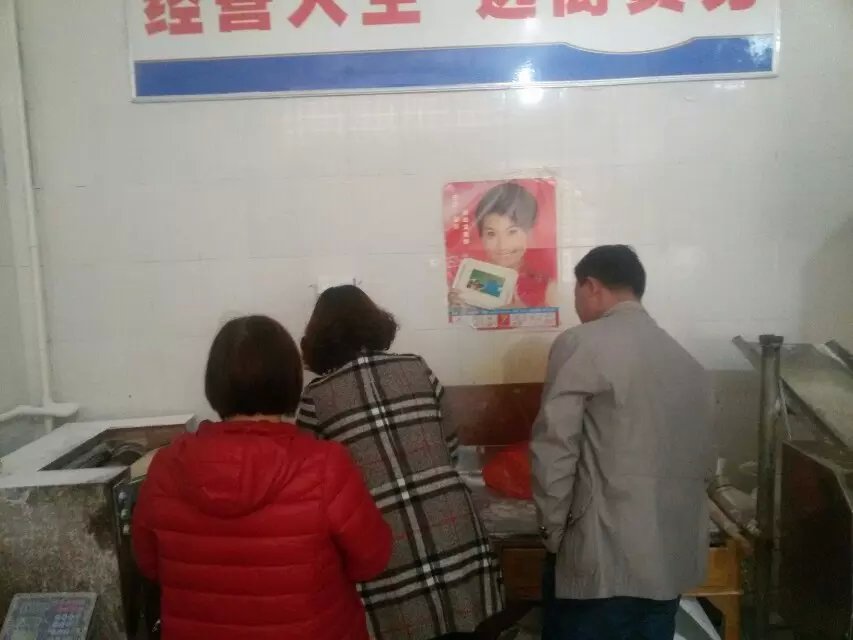 三門(mén)峽客戶一行前來(lái)考察一品鮮燴面機(jī)
