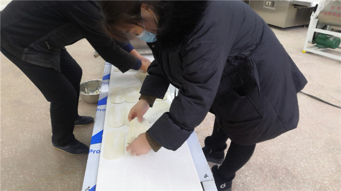 客戶測(cè)試燴面片質(zhì)量